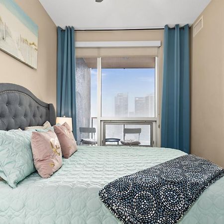 Stylish Downtown Condos By Globalstay คาลการี ภายนอก รูปภาพ