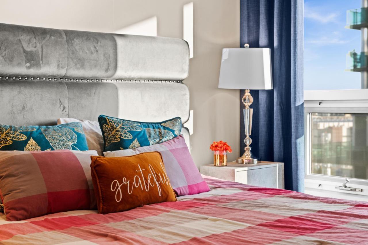 Stylish Downtown Condos By Globalstay คาลการี ภายนอก รูปภาพ