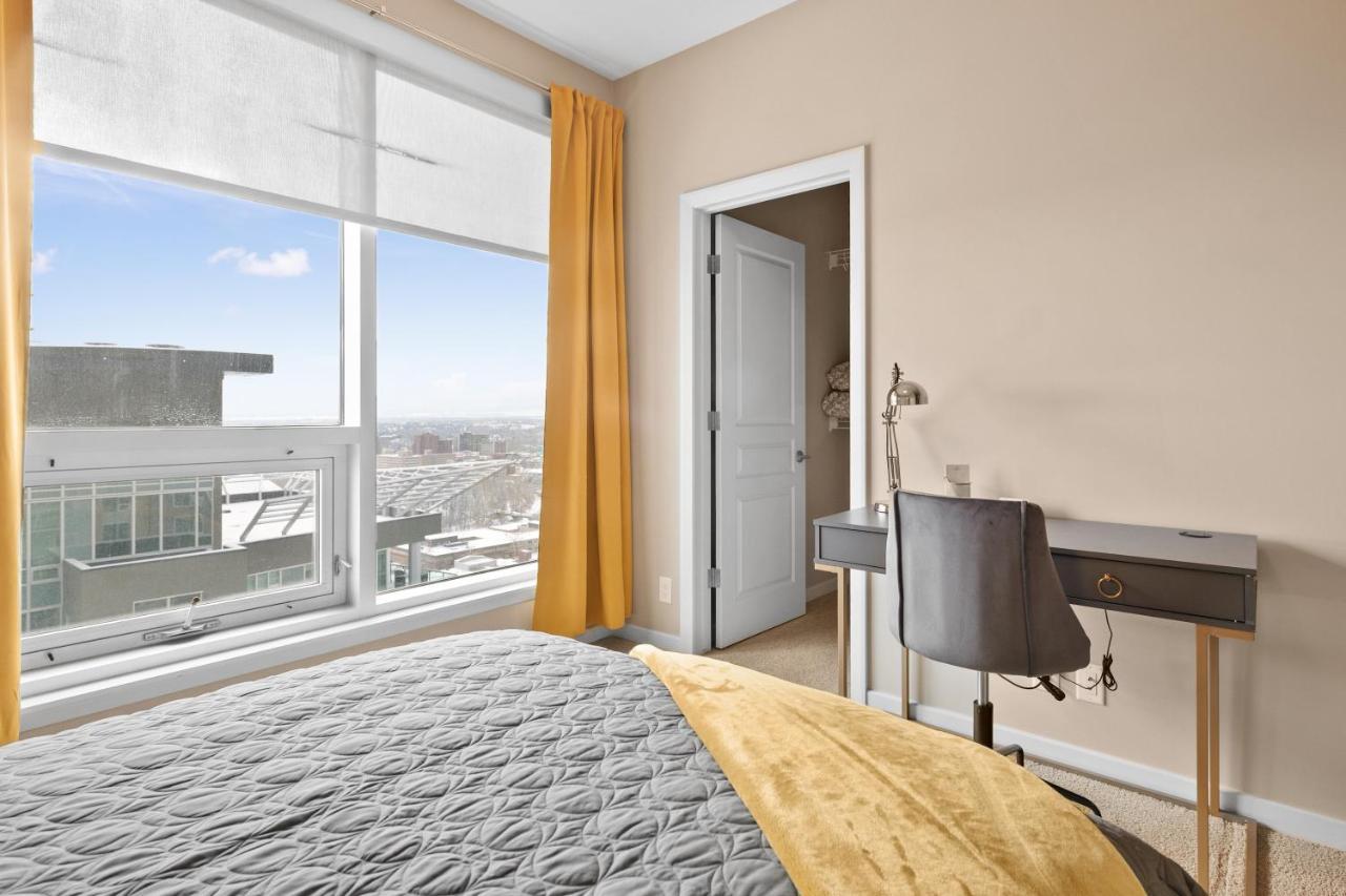 Stylish Downtown Condos By Globalstay คาลการี ภายนอก รูปภาพ